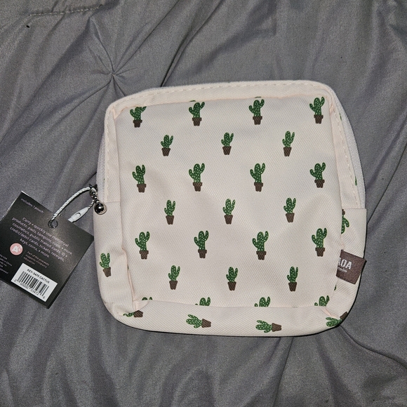 Cactus Print Cream Pouch - Picture 1 of 8